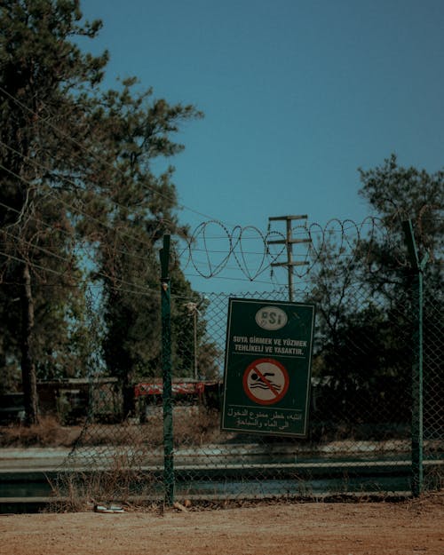 A Sing on a Fence 