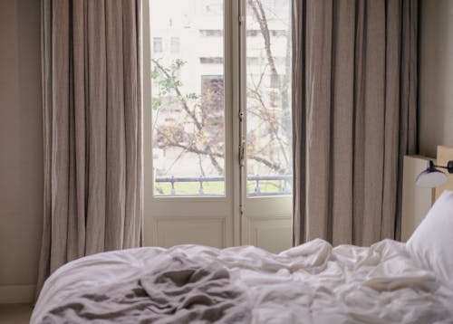 Free White Blanket on the Bed Stock Photo