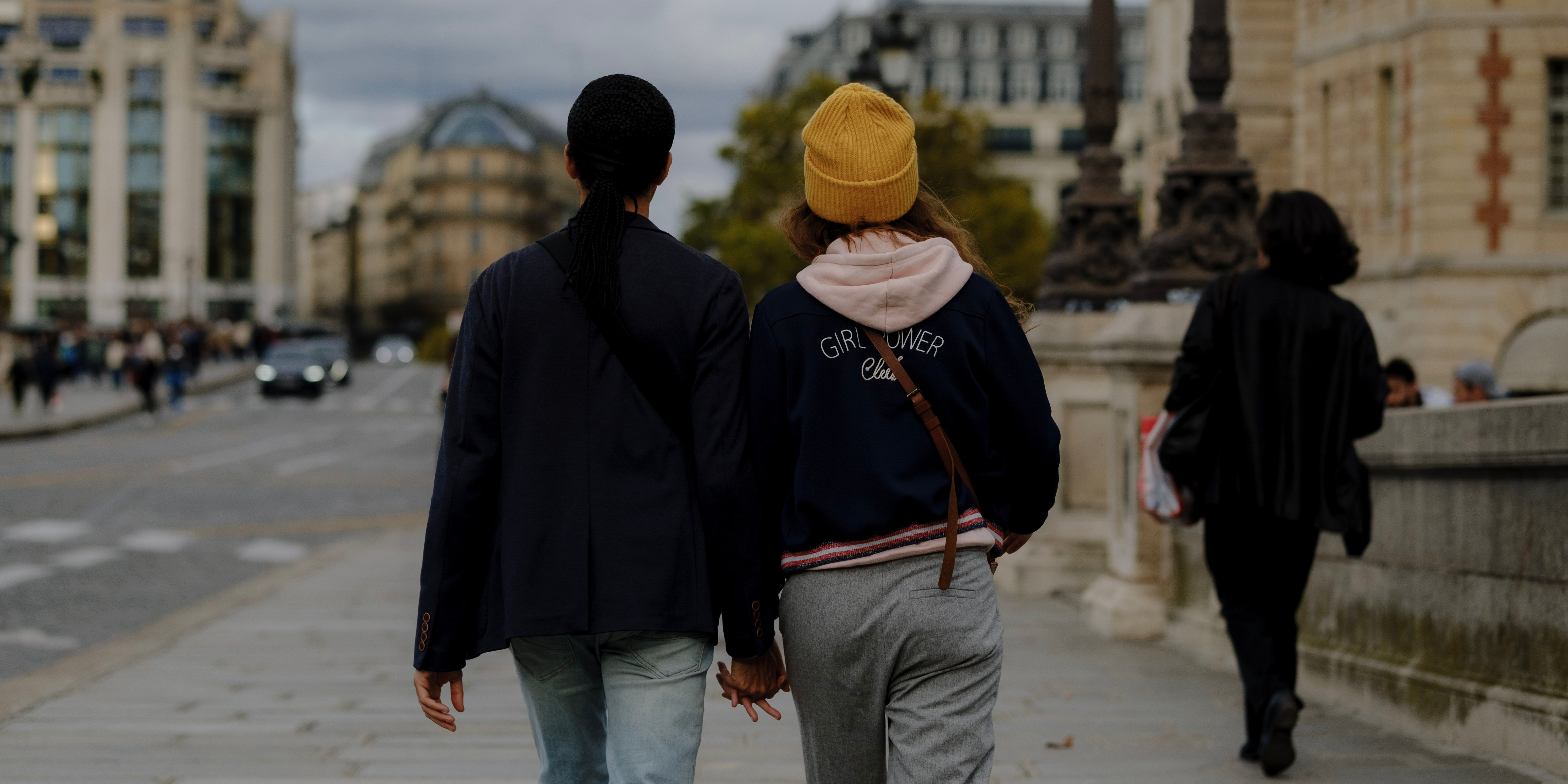 Le Dialogue Tactile Entre Soin Et Tissu Français