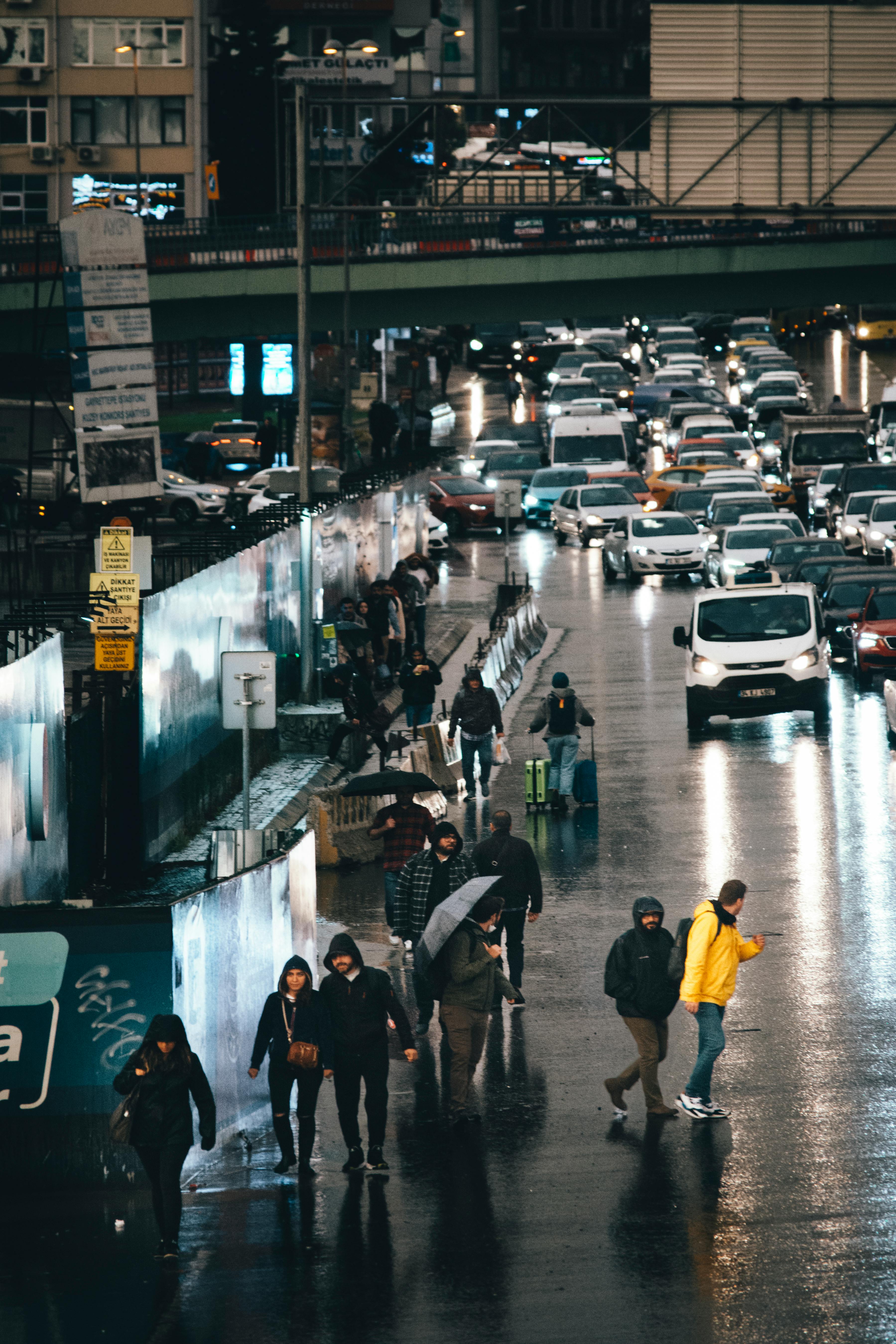 What are signs of toxic parents?