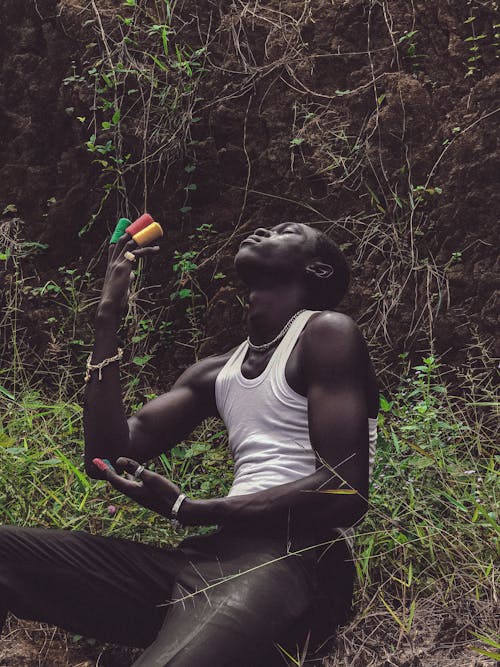 Бесплатное стоковое фото с африканец, вертикальный выстрел, глаза закрыты