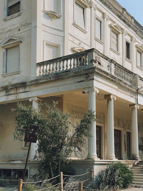 Základová fotografie zdarma na téma architektura, balkon, budova