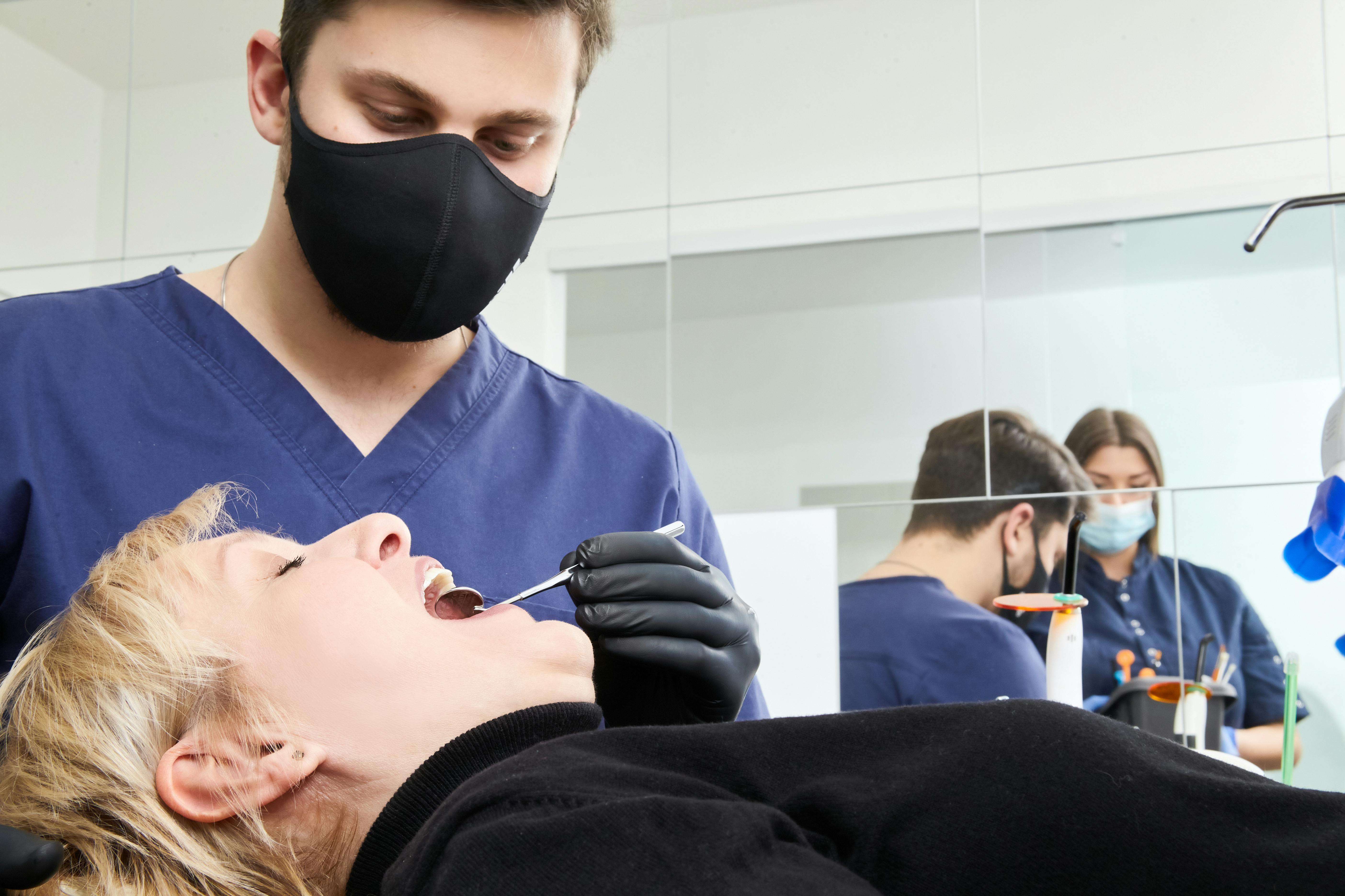 Expert examines top health trends for Wellness Week — Photo by Marco Dental Tourism Stomatolog  Beograd on Pexels