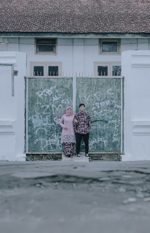 Fotobanka s bezplatnými fotkami na tému ázijský pár, dvojica, graffiti