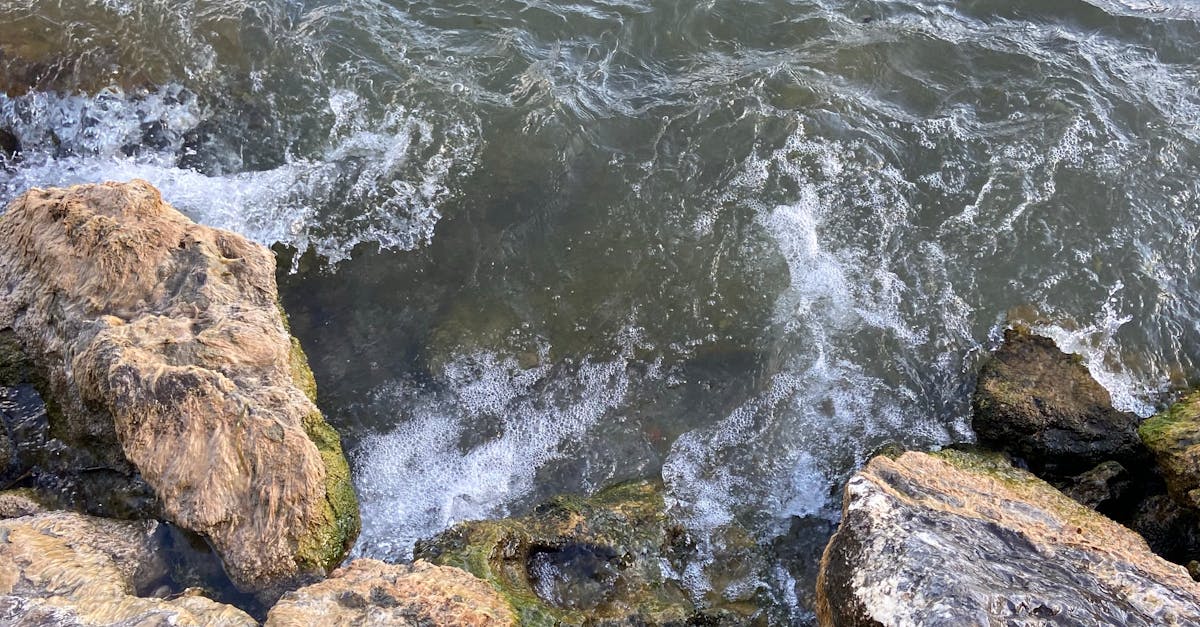 Water Breaking on Rocks · Free Stock Photo