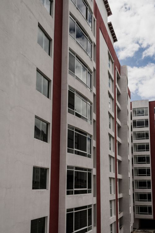 Free Vertical shot of a modern residential building in Mérida, Venezuela, showcasing urban architecture. Stock Photo