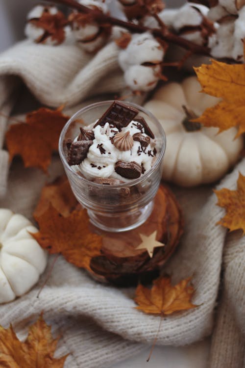 Kostnadsfri bild av bruna löv, choklad, efterrätt
