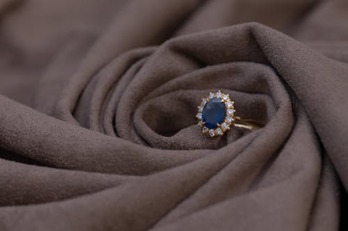 Gratis stockfoto met diamanten ring, gouden ring, ring Stockfoto