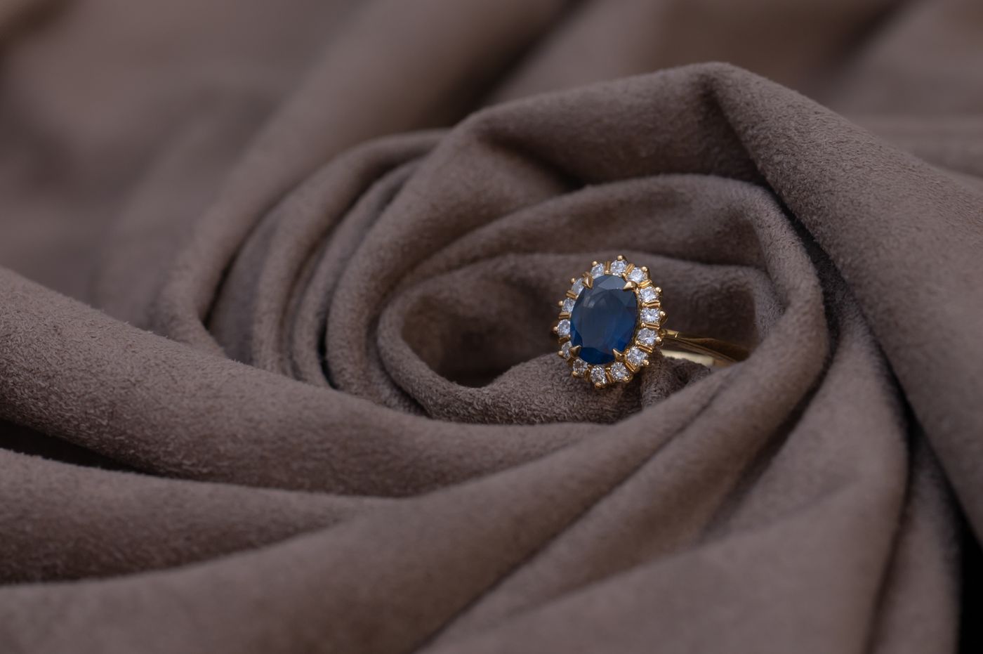 Vintage sapphire and gold estate ring — estate jewelry loans NYC