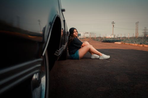 Gratis stockfoto met auto, brunette, fashion