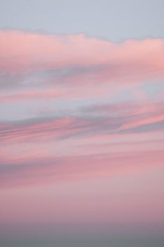 Sonnenuntergang & Himmel – Reduziertes Majestätisch Hintergrundbild (von Isaac Mitchell, 5464×8192, #14060322)