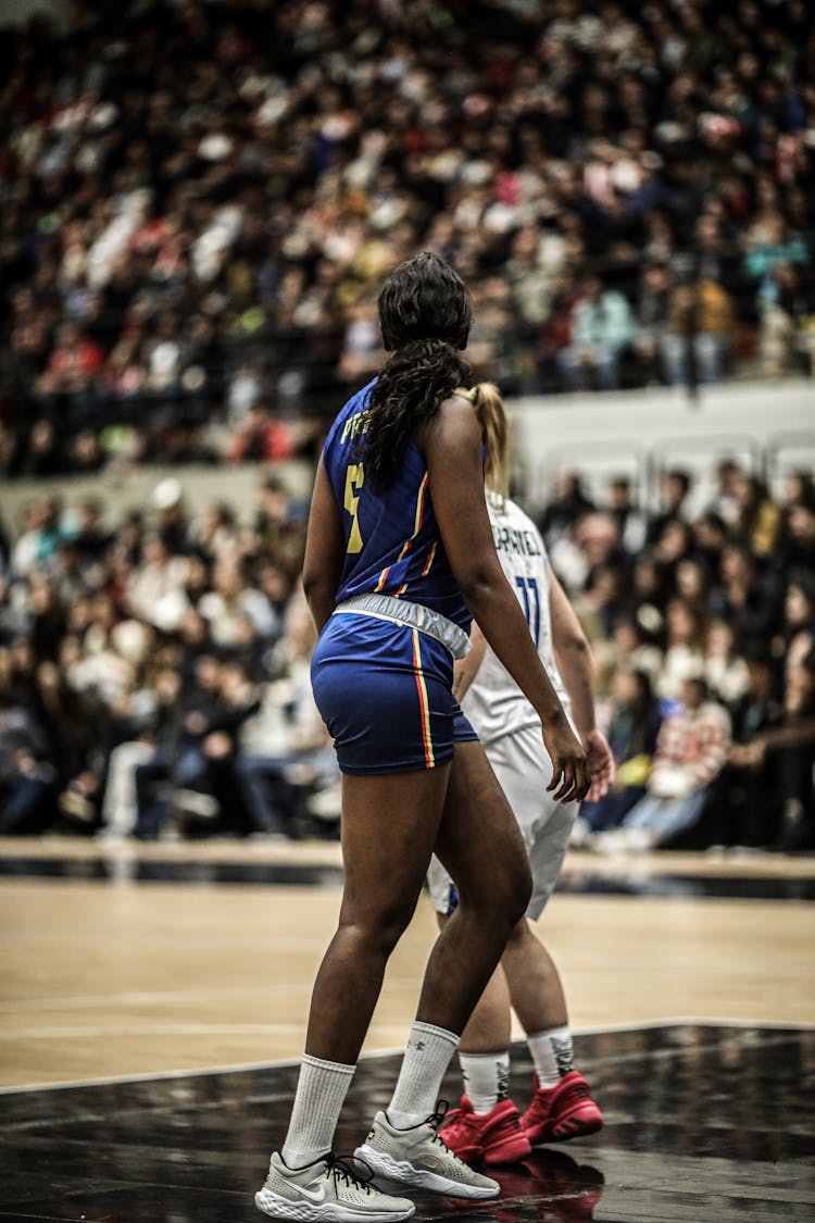 Women In Court Wearing Jersey Uniforms