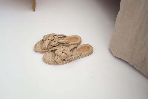 A Beige Rope Knotted Slides