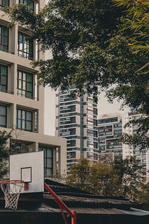Kostenloses Stock Foto zu basketball-ring, basketballkorb, betongebäude