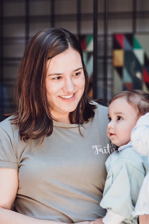 Kostenloses Stock Foto zu baby, bezaubernd, elternschaft