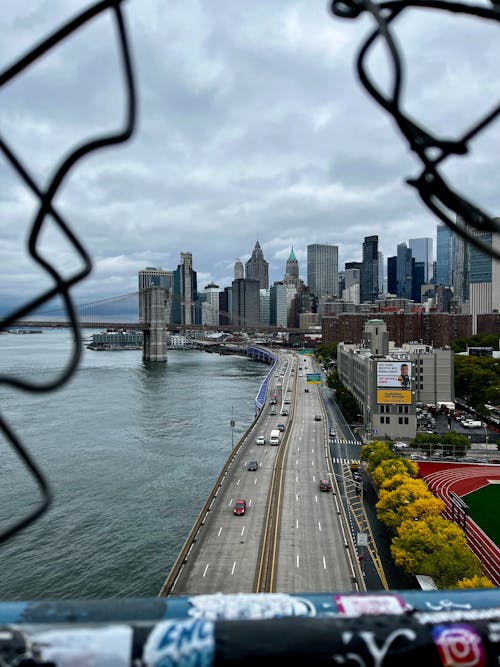 binalar, Brooklyn Köprüsü, bulutlu gökyüzü içeren Ücretsiz stok fotoğraf