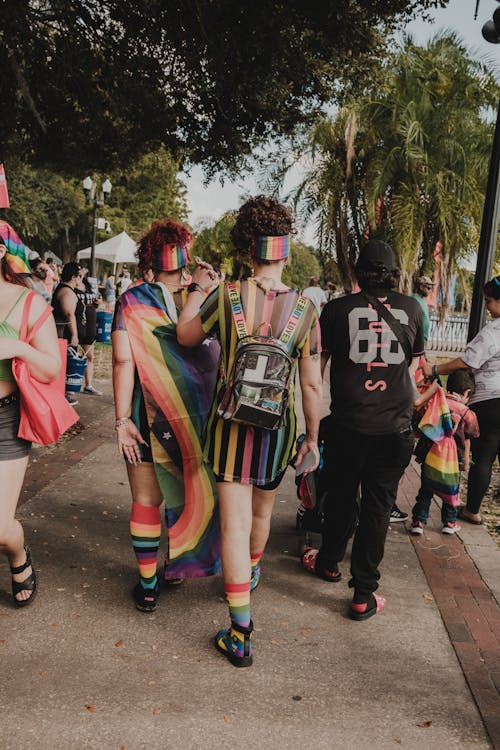 Безкоштовне стокове фото на тему «lgbt-спільнота, вертикальні постріл, вид ззаду»