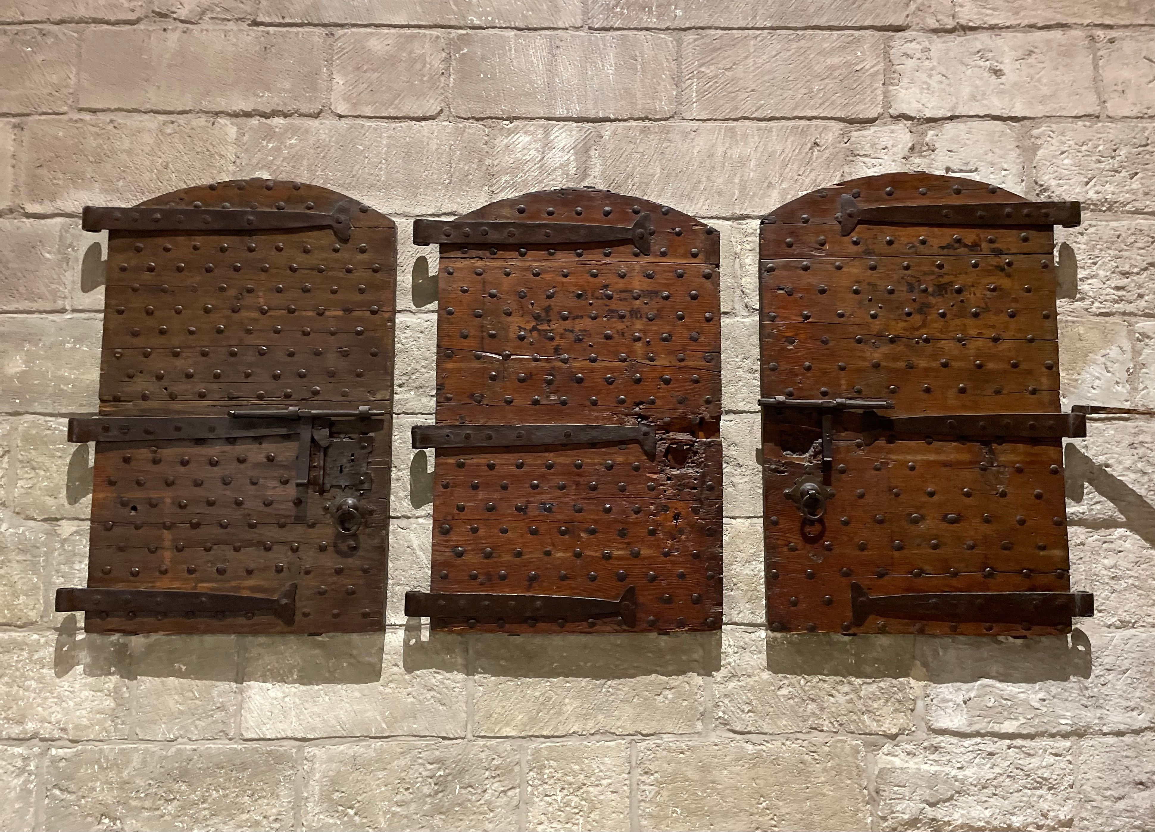 Gratis arkivbilde med palais des papes, tre vindu dekker, vinduer Arkivbilde