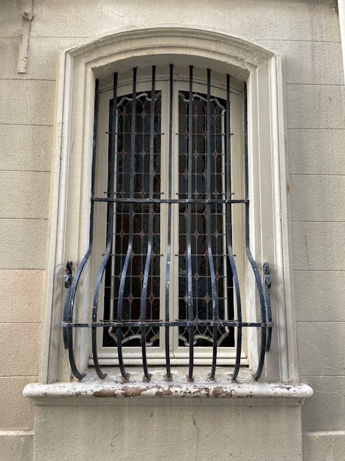 Immagine gratuita di edificio in cemento, finestra, finestra con sbarre di ferro