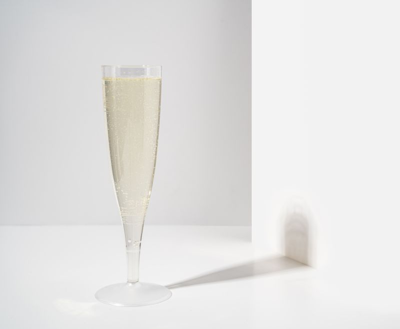 A single flute of blanc de blancs against a pale wall — photo by Ricardo Oliveira on Pexels