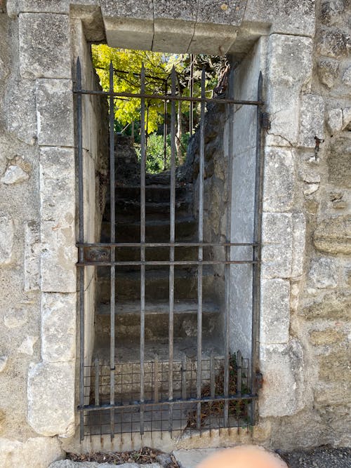 Immagine gratuita di cancello, edificio in pietra, porta di ferro