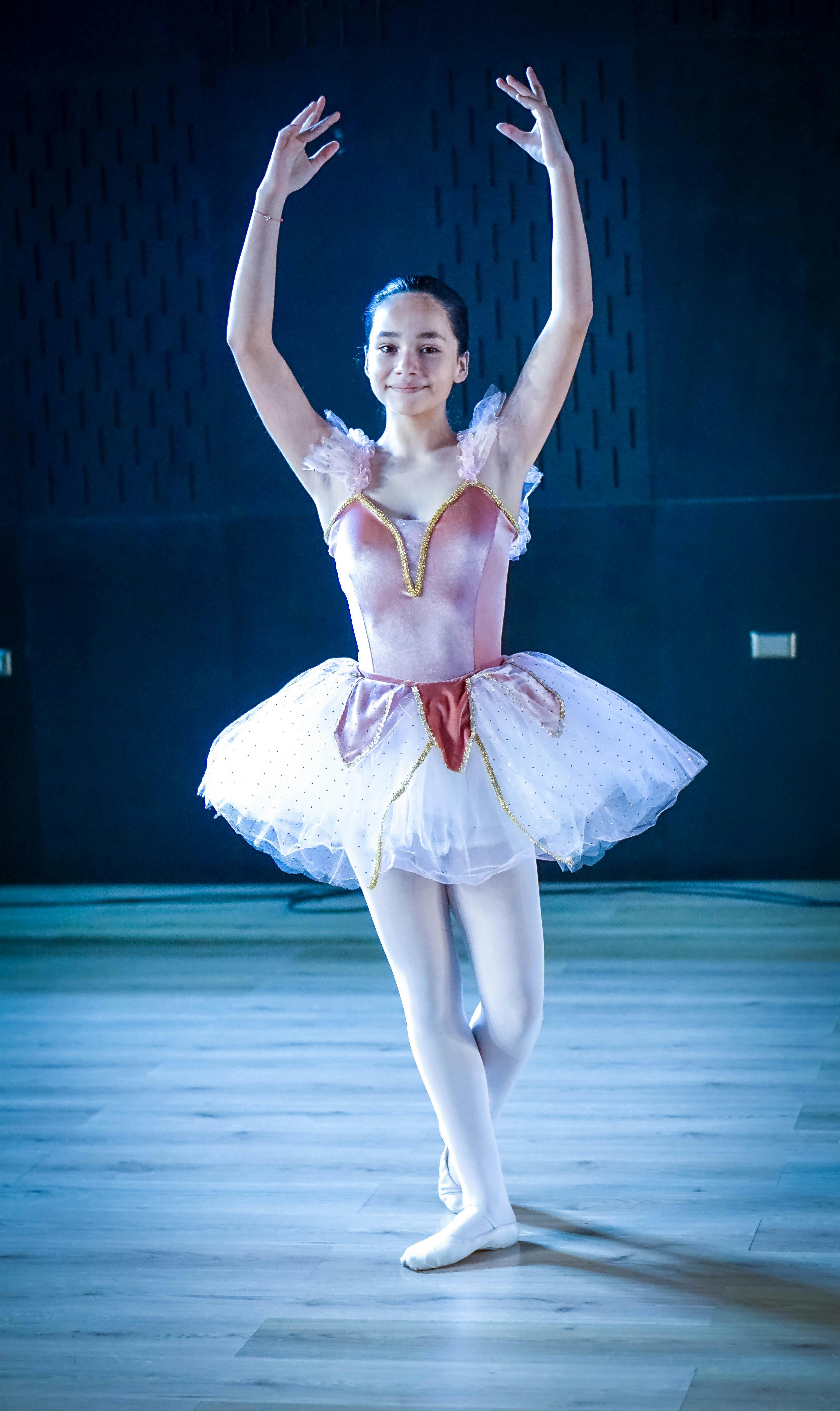 Red hair ballet dancer · Free Stock Photo