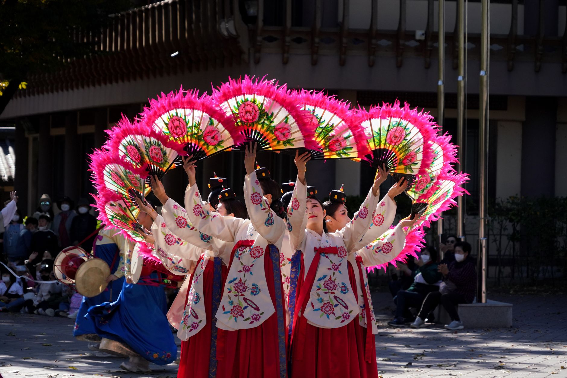 Yanbian Korean folk dance Jilin Changbai Mountain Manchu paper-cutting — Photo by 대정 김