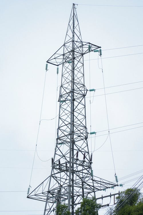 Fotobanka s bezplatnými fotkami na tému elektrické vedenie, elektrický stĺp, kovová konštrukcia