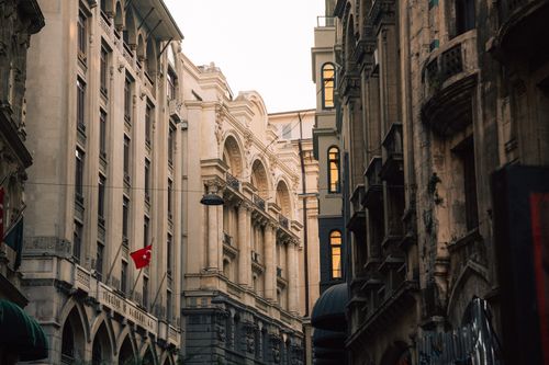 Free Charming view of historic buildings in Istanbul with the Turkish flag on display. Urban heritage captured in twilight. Stock Photo
