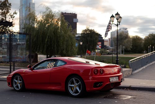 Δωρεάν στοκ φωτογραφιών με Ferrari, αγωνιστικό αυτοκίνητο, δέντρα Φωτογραφία από στοκ φωτογραφιών