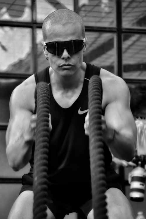 Free Focused man in sunglasses doing rope exercise in a gym. Stock Photo