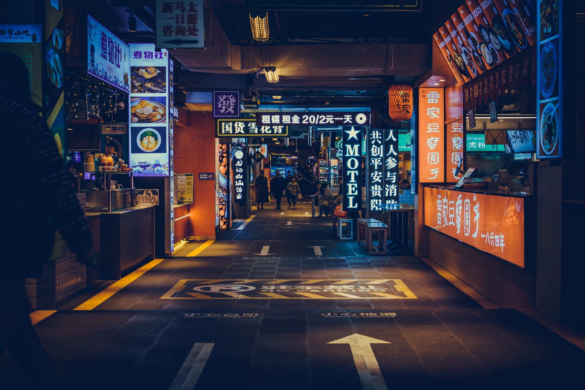 Vida Nocturna y Entretenimiento en Japón