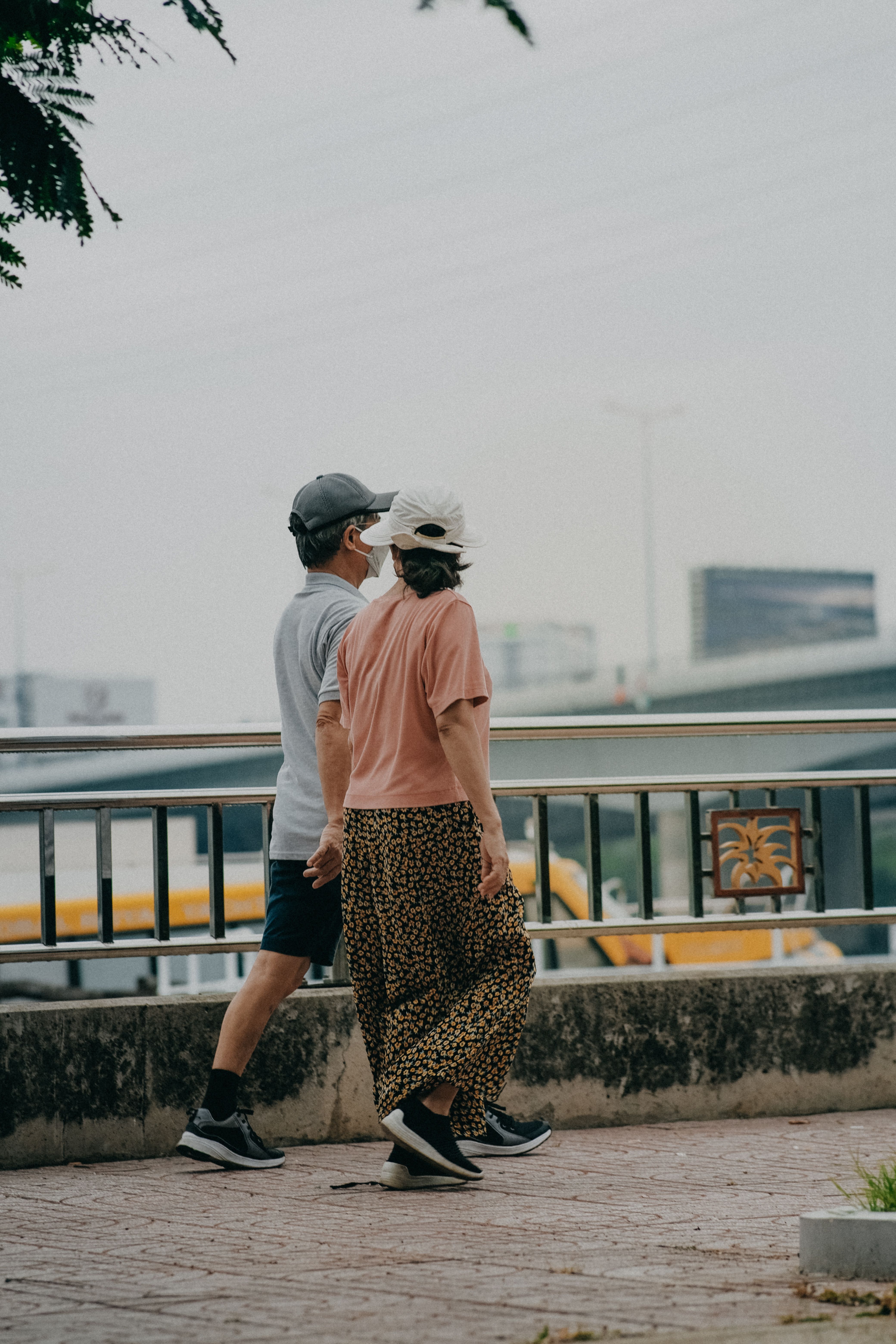 Online dating: starting a conversation on a niche platform