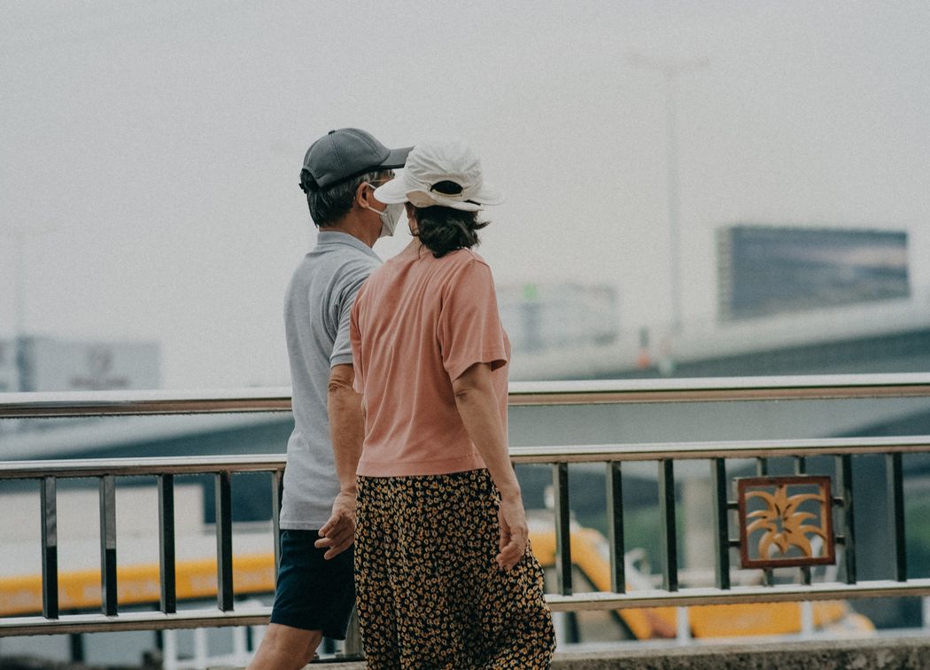 Online dating: starting a conversation on a niche platform
