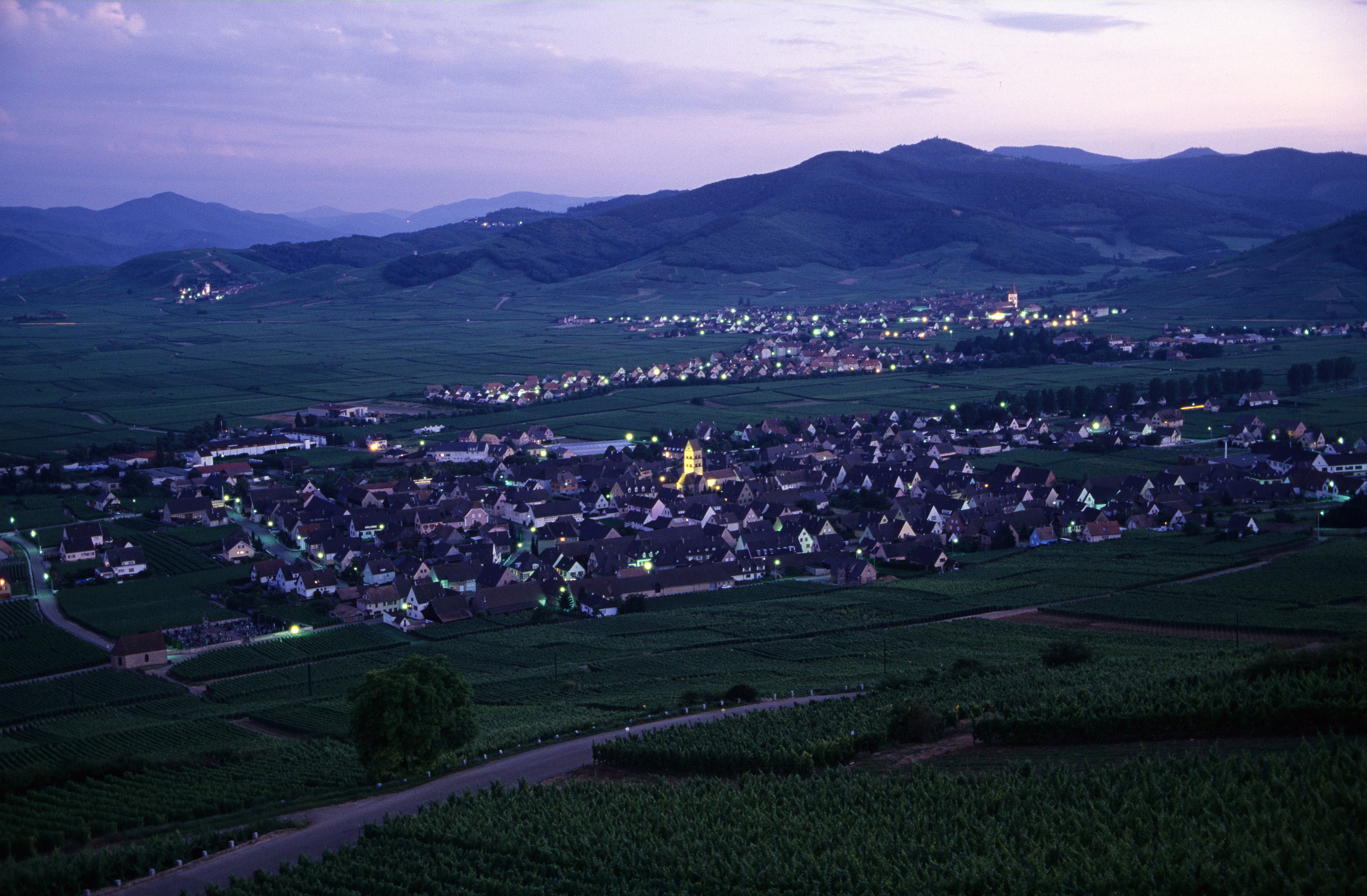 A Village near the Mountain · Free Stock Photo