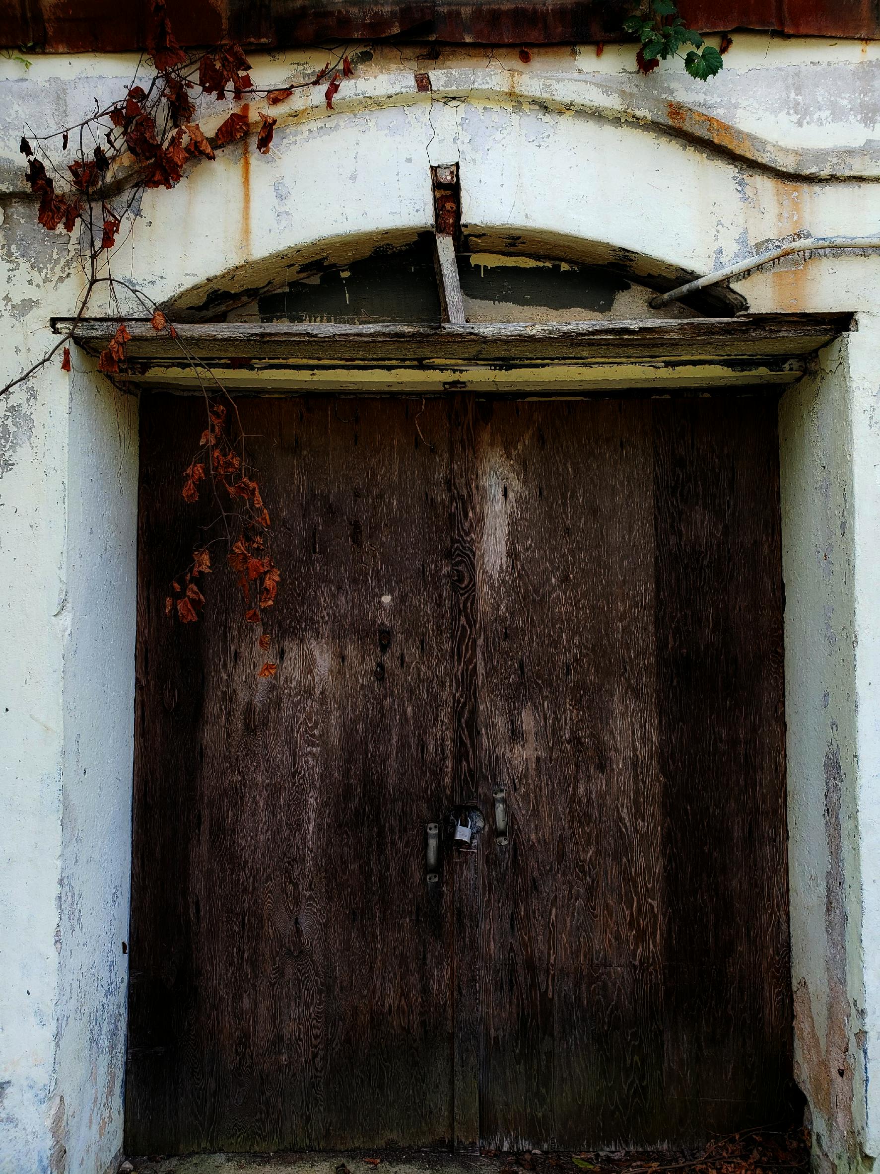 Free stock photo of abandoned, abandoned house, door