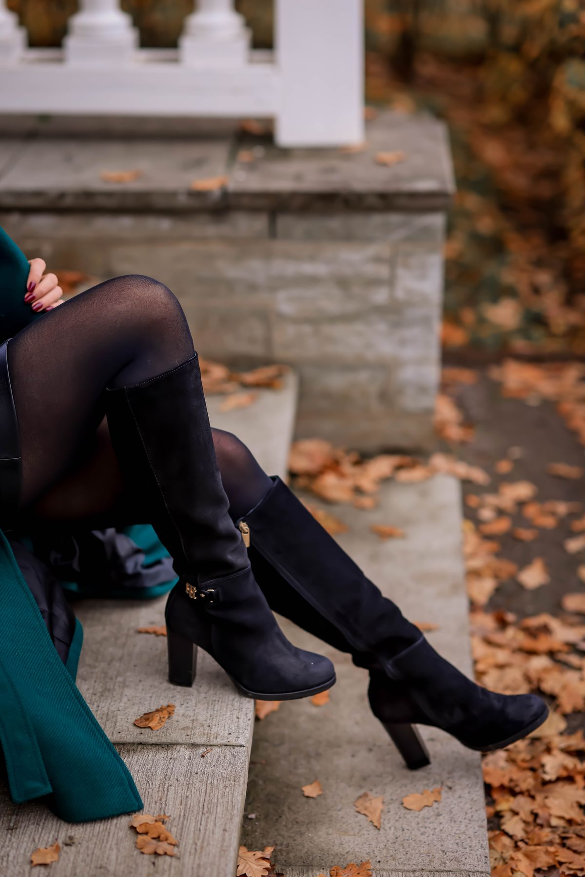 Equestrian Outfits for Women — 7 Riding Boots and Heritage Looks for Fall Woman in a quilted jacket and jeans in autumn