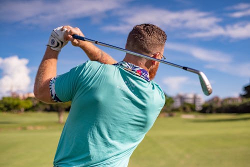 Foto d'estoc gratuïta de atleta, club de golf, curs de golf