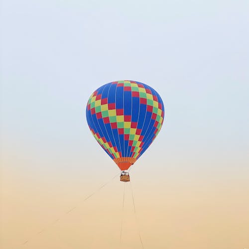 Δωρεάν στοκ φωτογραφιών με αερόστατο, λήψη από χαμηλή γωνία, ουρανός Φωτογραφία από στοκ φωτογραφιών