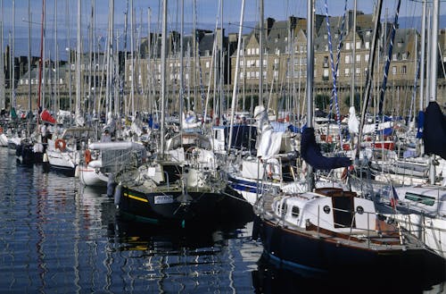 Gratis arkivbilde med båthavn, byene, fortøyd