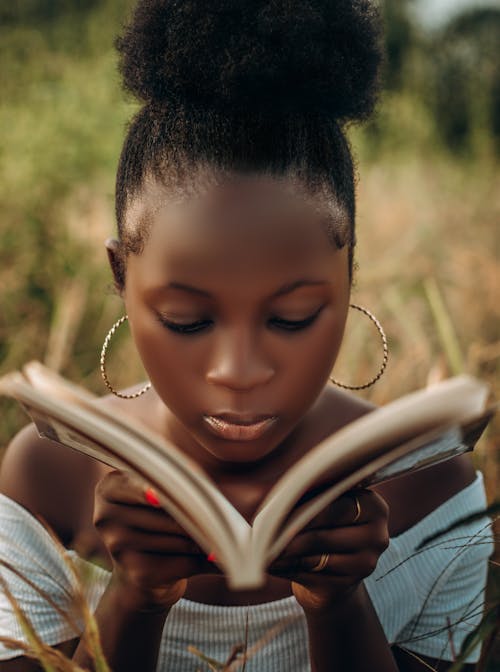 Free Close-Up Shot of a Woman Reading a Book Stock Photo