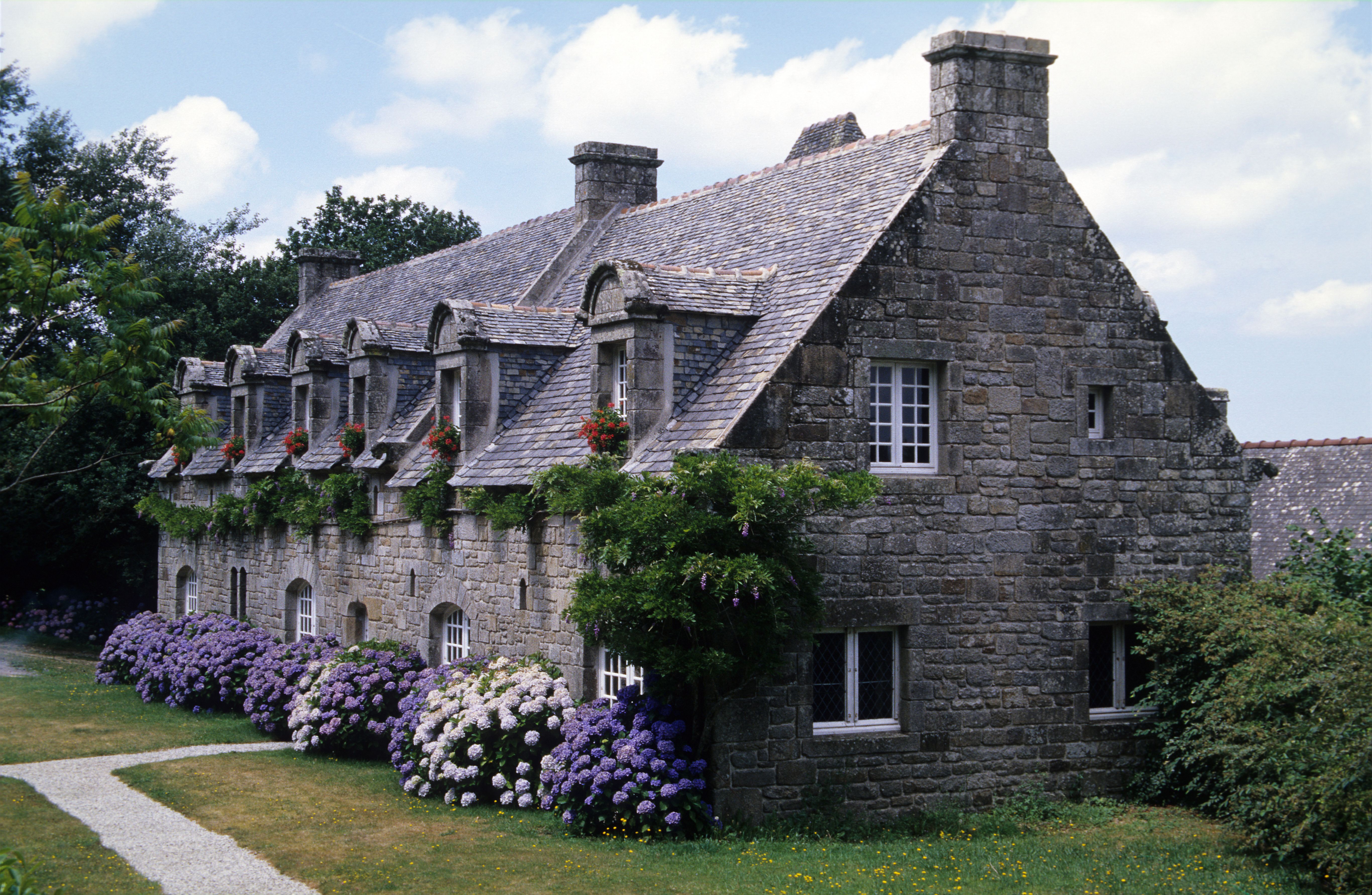 Inside Voysey House – the archival home of Sanderson Design Group — Photo by PHILIPPE SERRAND on Pexels