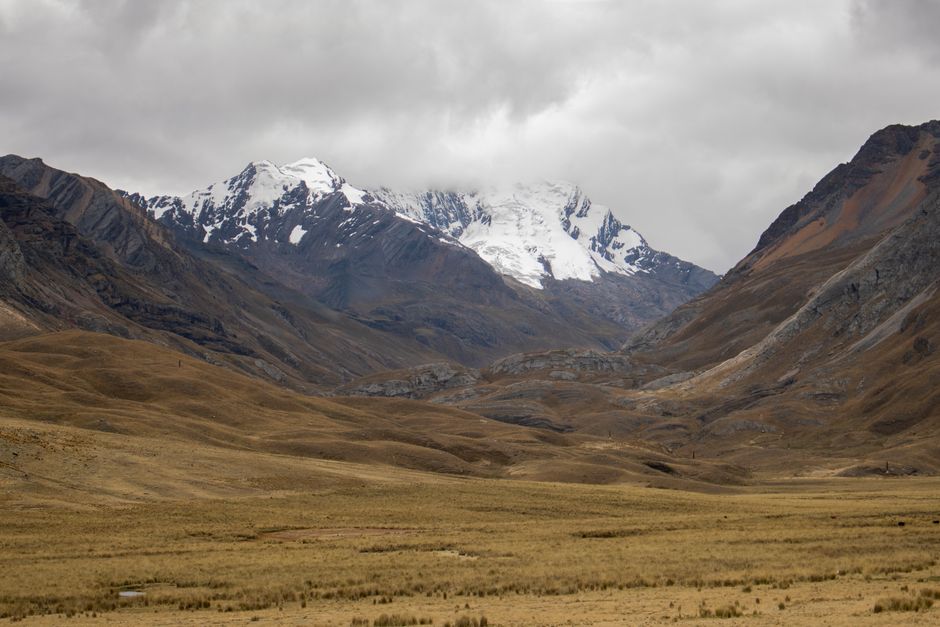 7Day-VIP Tour Climb Mount Alpamayo 5957m with Helicopter Support - Stunning view of snowcapped Andes mountains in Huaraz, Ancash region of Peru.