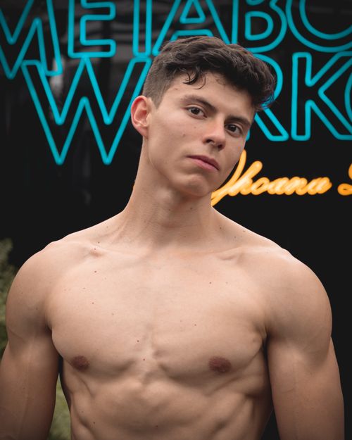 Free Muscular young man posing shirtless outdoors, fitness lifestyle. Stock Photo