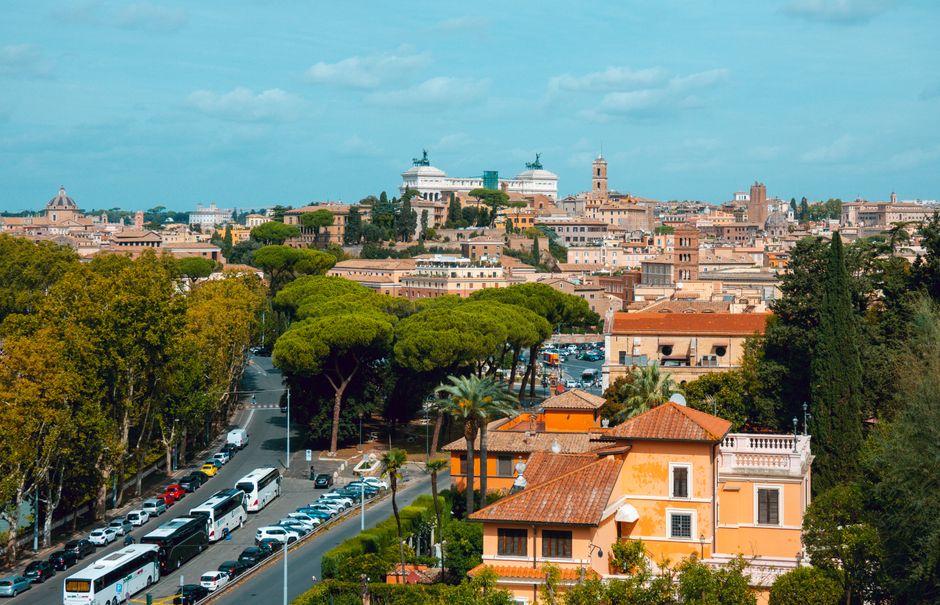 Best Fast Car Charger for Rome Commuters Who Are Tired of Dead Batteries in Traffic