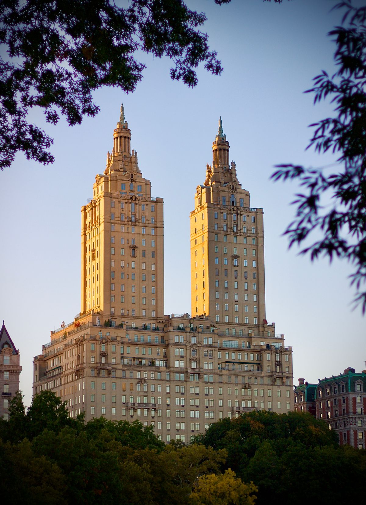 New York - clădire istorică de apartamente lângă parc