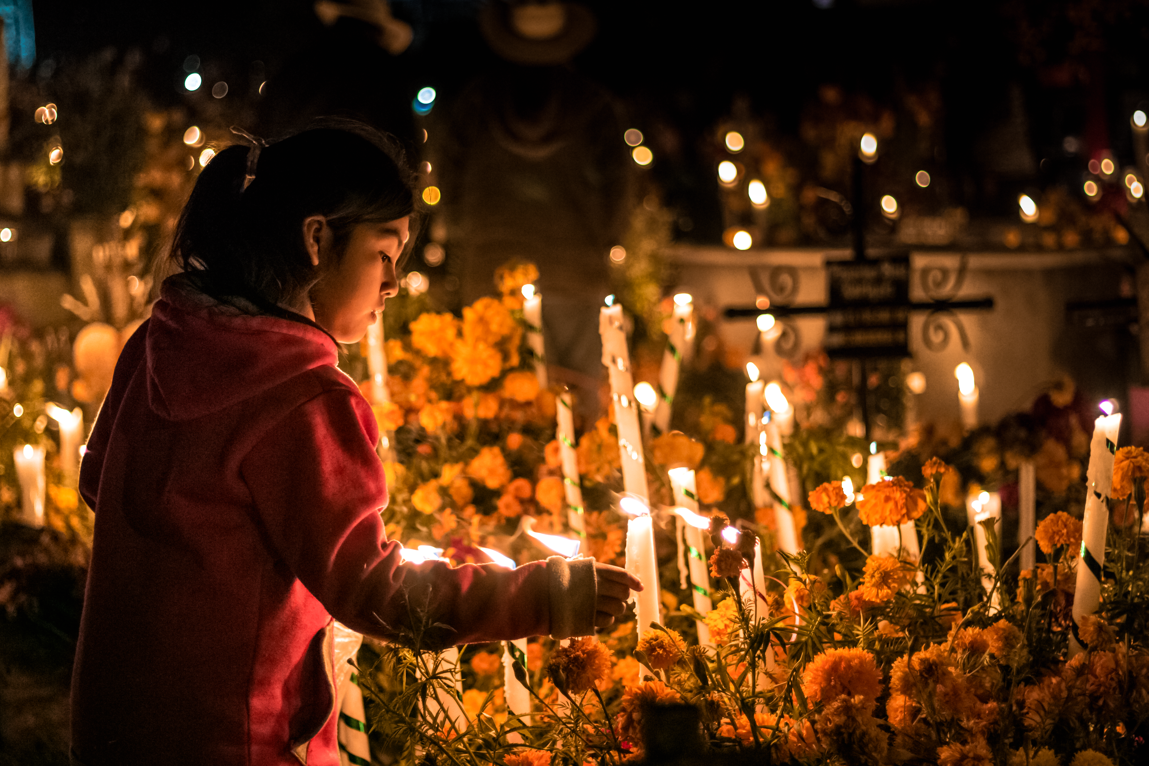Oaxaca cemetery Día de Muertos candles