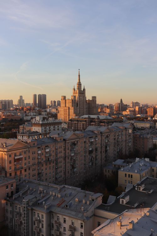 Free A stunning view of Moscow's cityscape at sunset, highlighting the iconic Seven Sisters skyscraper. Stock Photo