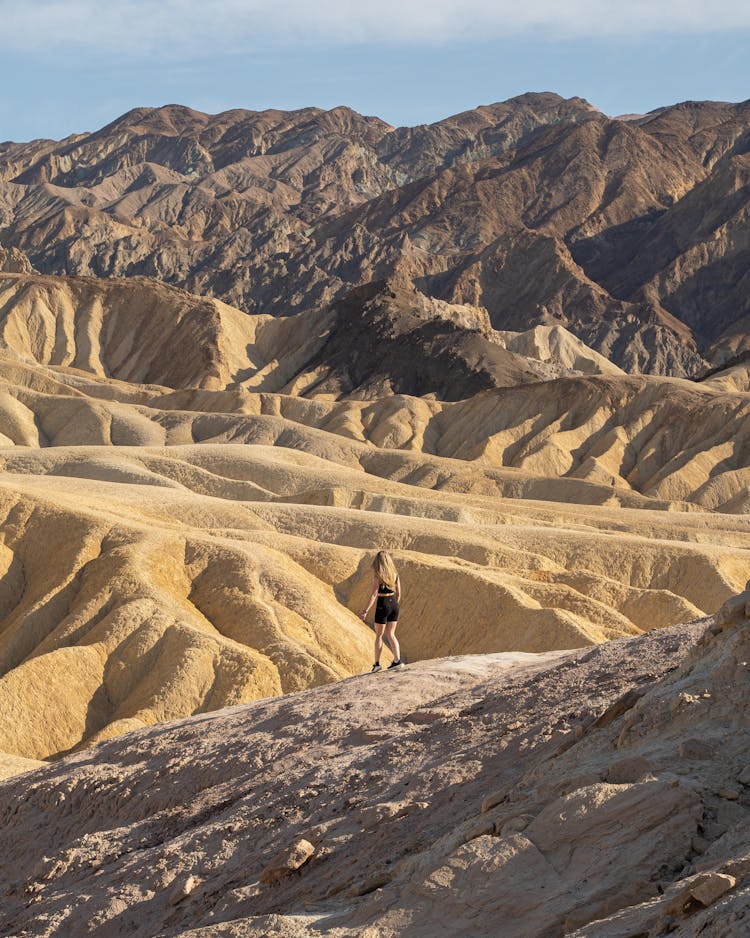 A Girl The Sand Dunes View In Death Valley