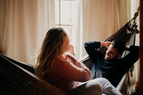 Foto profissional grátis de afeição, alegre, amor